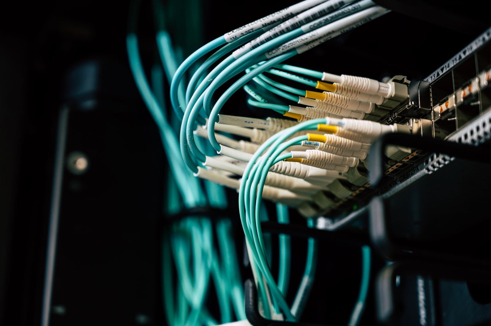 Tendido de fibra óptica y conectividad de alto rendimiento
